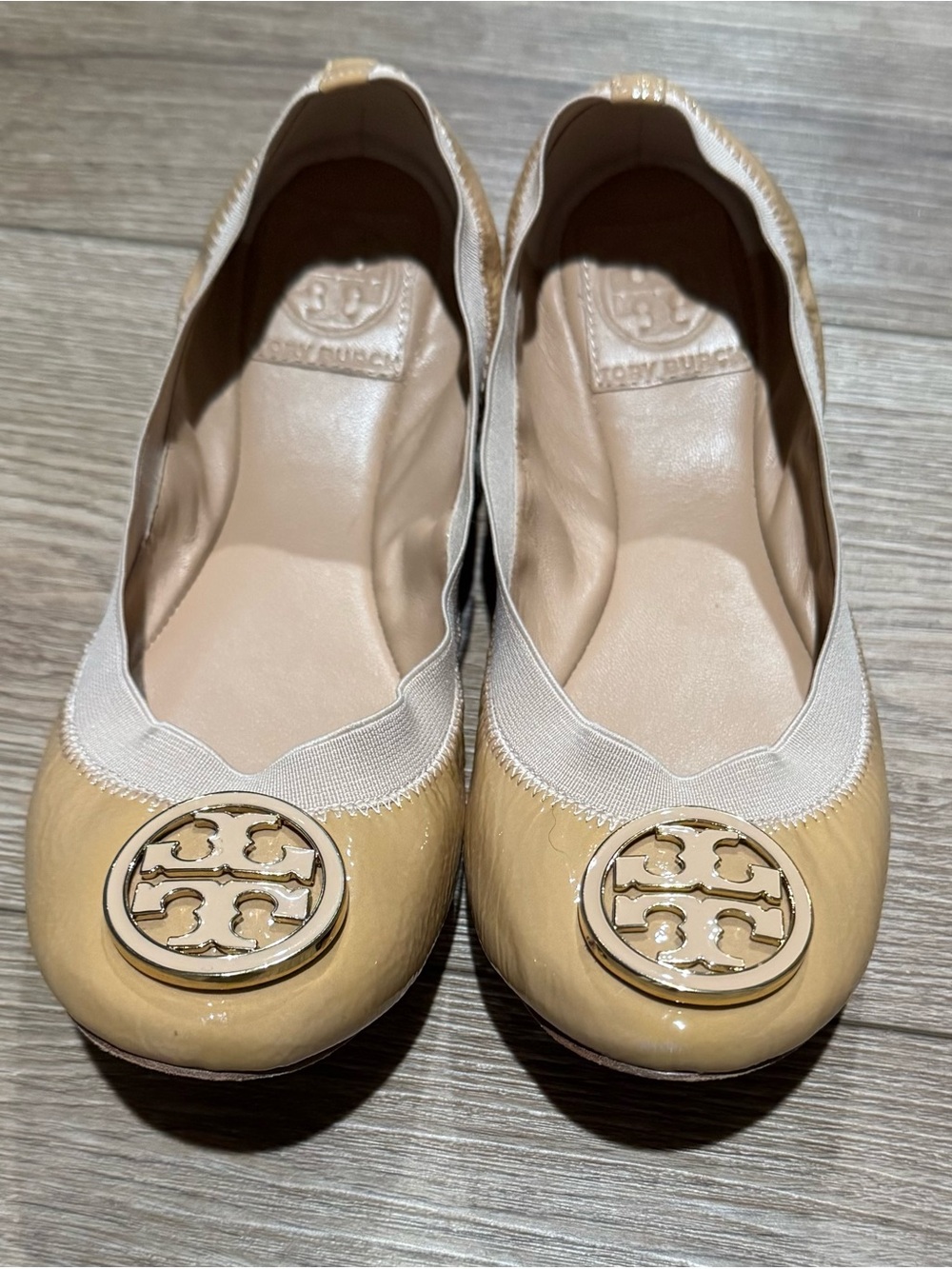 Tory Burch luxury Caroline beige patent leather gold Logo Ballet Flats